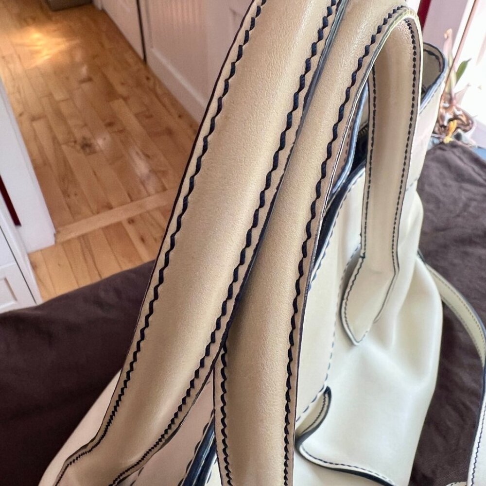 AUTHENTIC Italian Designer Tod's 'D Bag' Shoulder Bag - Picture 11 of 15